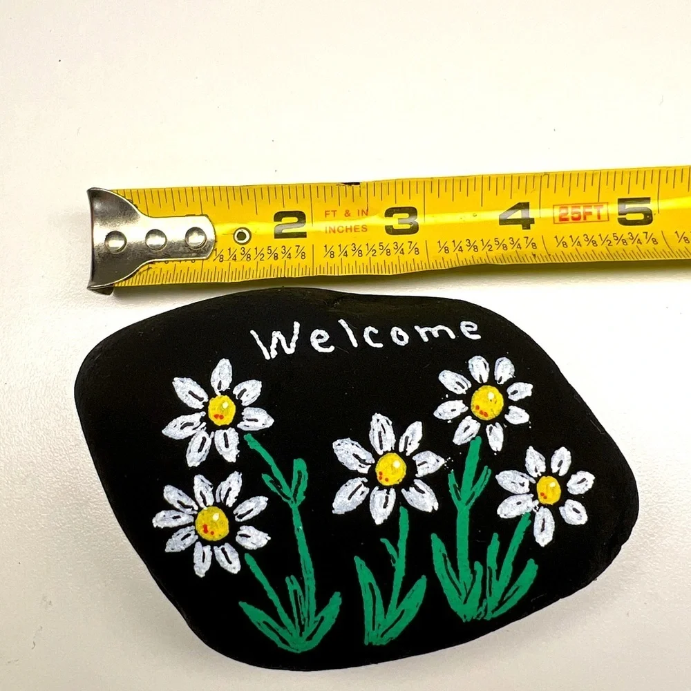 Hand painted WELCOME Rock with daisies